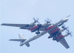 俄轰炸机在阿拉斯加以西海域进行战略巡航,连续飞行13小时